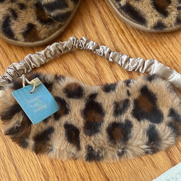 Mud pie brand new cheetah slippers and face mask set faux fur - Picture 3 of 4